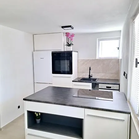 Apartman Ena By The Sea Prizba Exterior photo