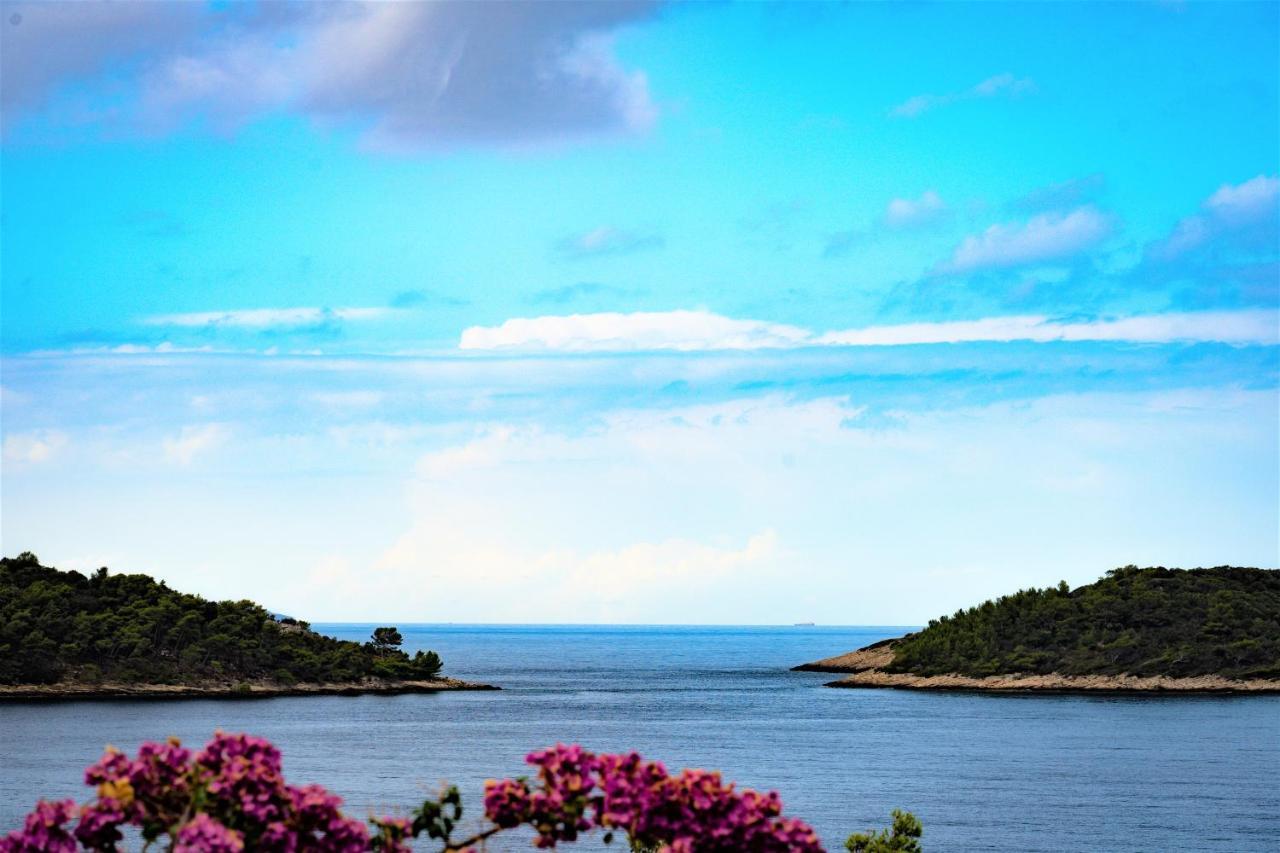 Apartment Ena By The Sea