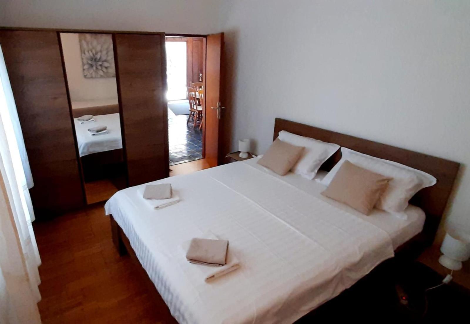 Apartment Ena By The Sea Prizba